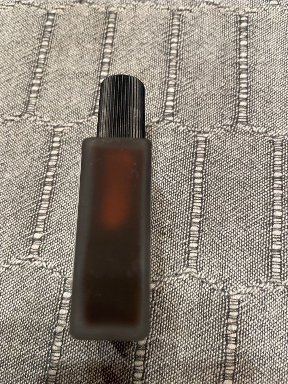 Typology T40 Black Cherry Lip Oil - Noir Cerise - Picture 3 of 5